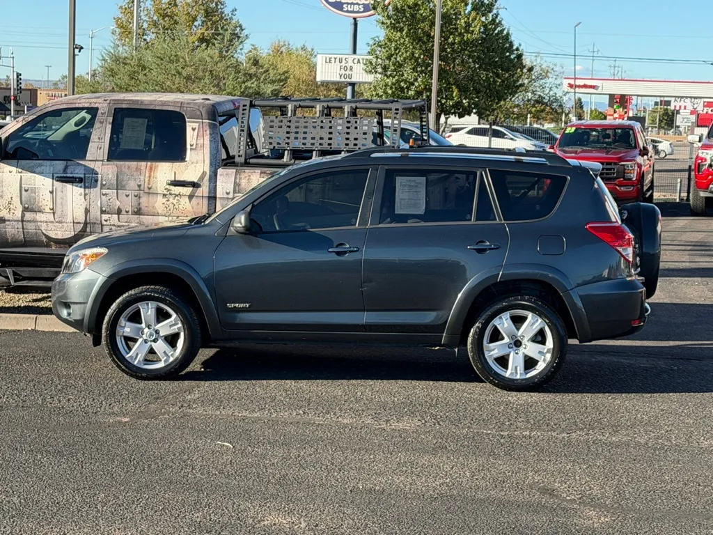 Toyota RAV4 photo 2