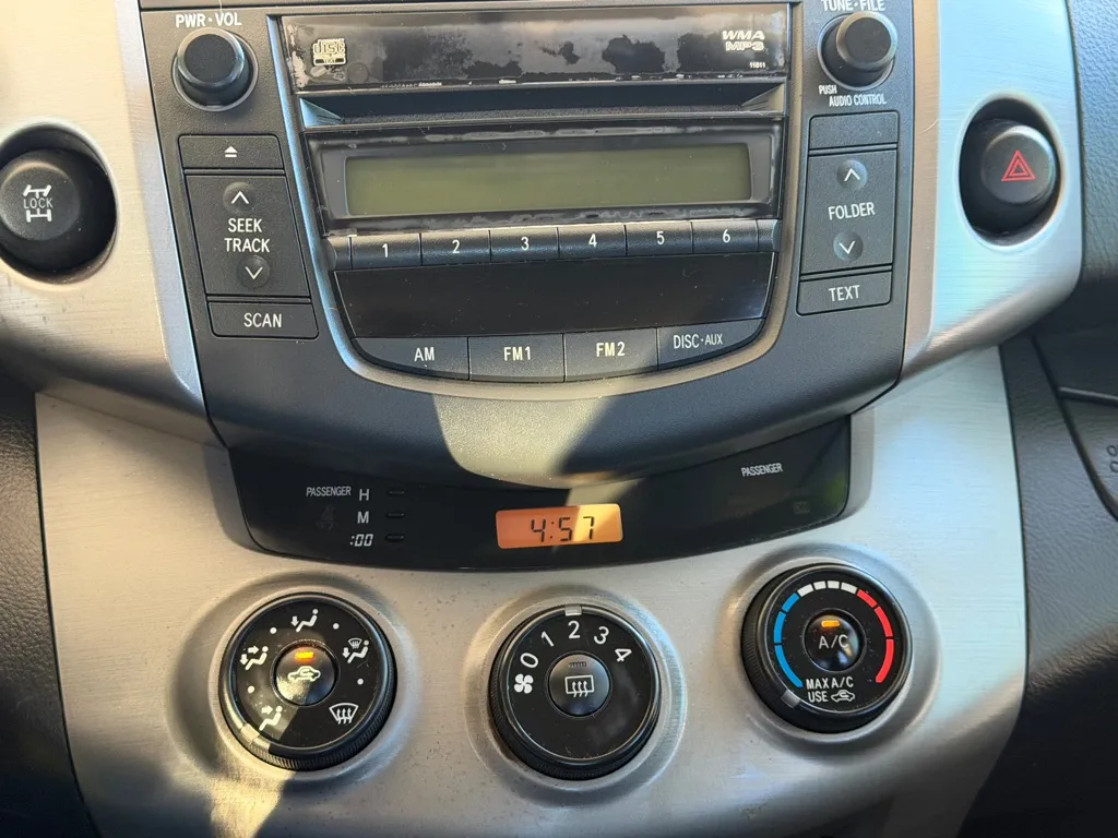 Toyota RAV4 photo 11