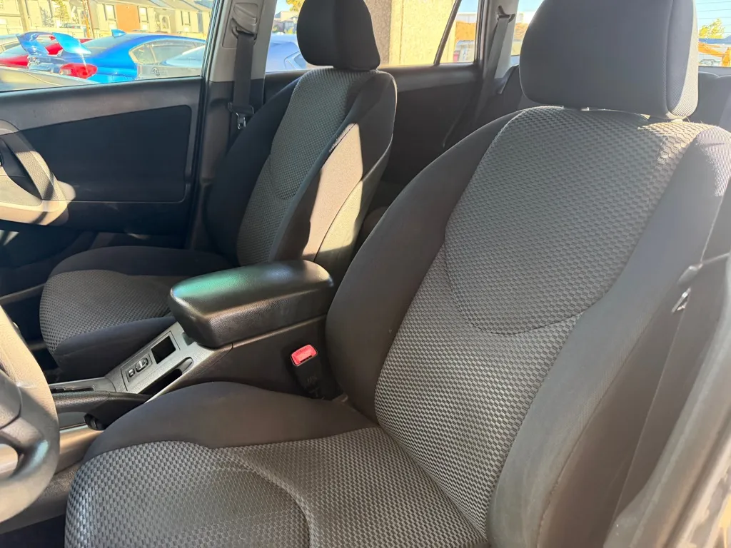 Toyota RAV4 photo 6