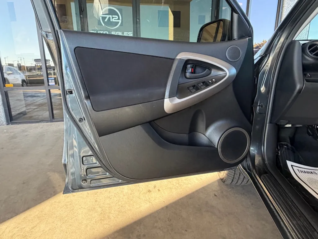 Toyota RAV4 photo 14
