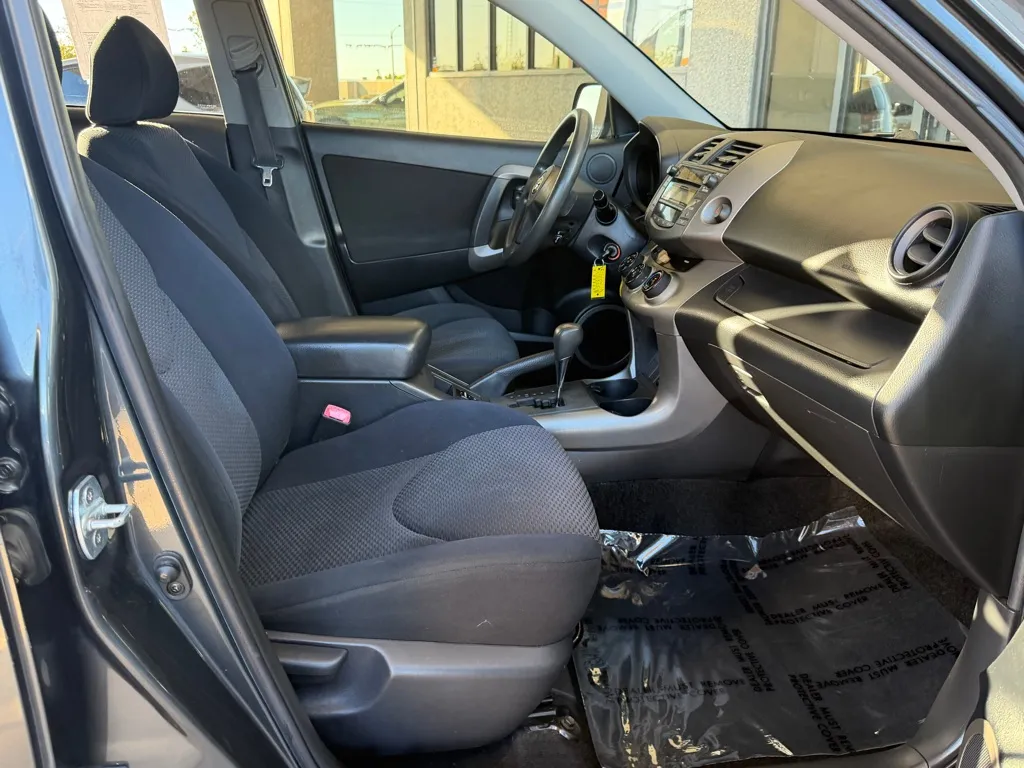 Toyota RAV4 photo 25