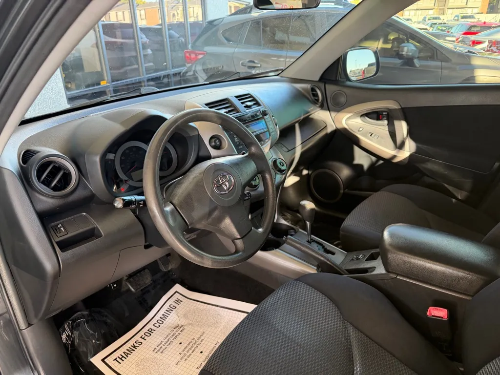 Toyota RAV4 photo 7