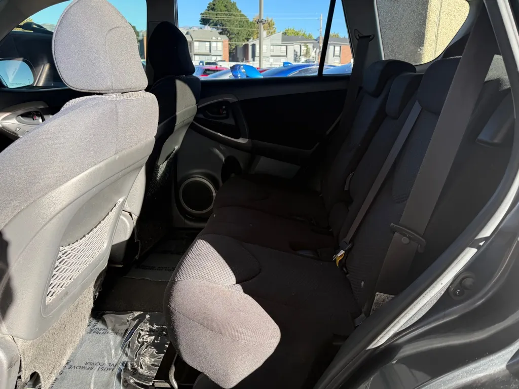 Toyota RAV4 photo 15