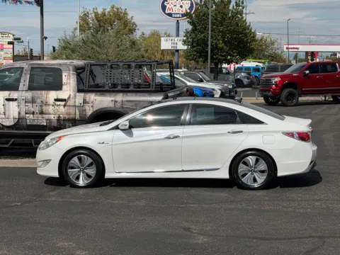 Photos of 2015 HYUNDAI SONATA HYBRID for sale in Albuquerque, NM at 712 Auto Sales