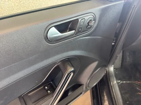 More photos of 2019 VOLKSWAGEN BEETLE S at 712 Auto Sales, NM