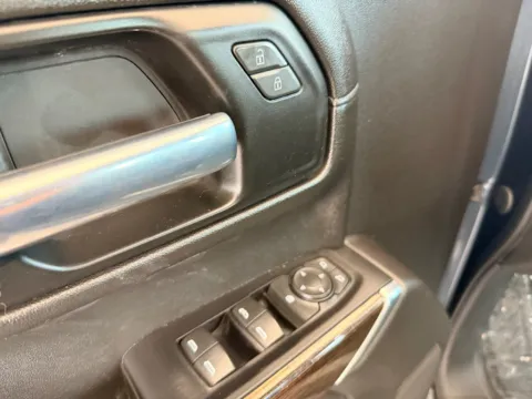More photos of 2020 GMC SIERRA 1500 SLE at 712 Auto Sales, NM