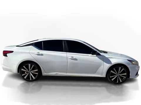 More photos of 2021 Nissan Altima 2.5 SR Sedan at 5 Star Auto Plaza - St. Charles, MO