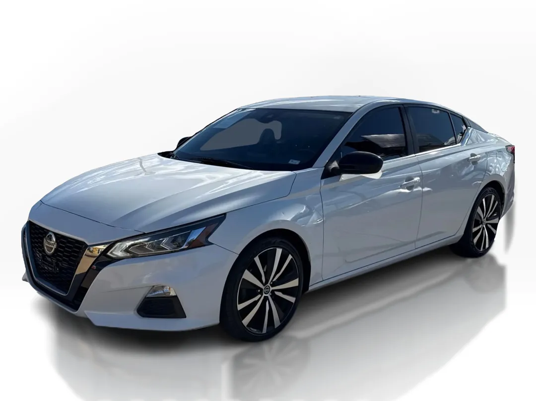 White 2021 Nissan Altima 2.5 SR Sedan for sale in Saint Charles, MO