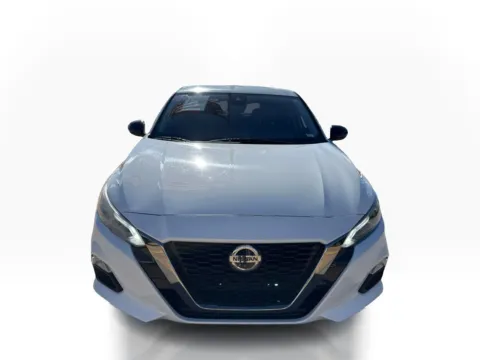 Photos of 2021 Nissan Altima 2.5 SR Sedan for sale in Saint Charles, MO at 5 Star Auto Plaza - St. Charles