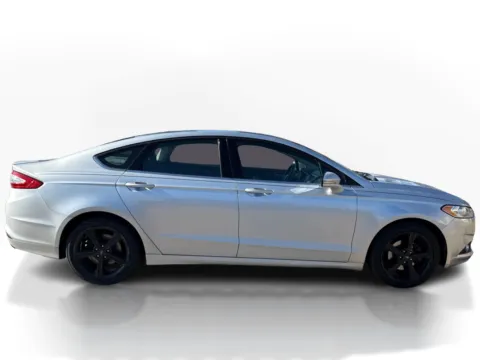 More photos of 2016 Ford Fusion 4d Sedan SE 2.5L at 5 Star Auto Plaza - St. Charles, MO