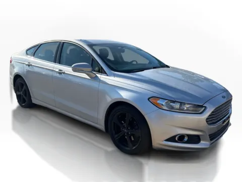 Another view of 2016 Ford Fusion 4d Sedan SE 2.5L for sale in Saint Charles, MO at 5 Star Auto Plaza - St. Charles
