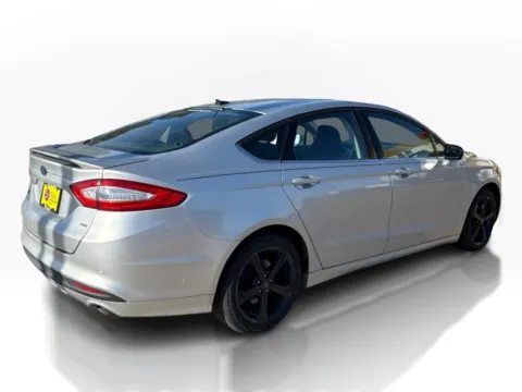 More photos of 2016 Ford Fusion 4d Sedan SE 2.5L at 5 Star Auto Plaza - St. Charles, MO