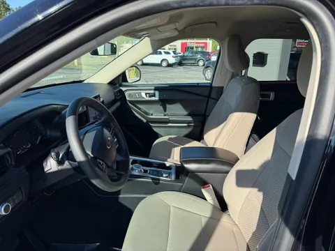 More photos of 2022 Ford Explorer Base 4WD at 5 Star Auto Plaza - St. Charles, MO
