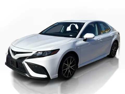 White 2024 Toyota Camry SE Nightshade Auto for sale in Saint Charles, MO