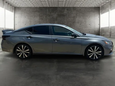 More photos of 2020 Nissan Altima 4d Sedan FWD 2.5L SR at 5 Star Auto Plaza - St. Charles, MO