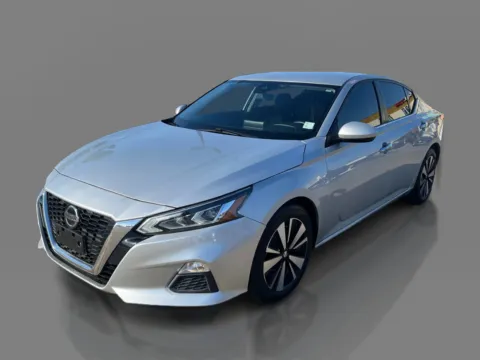 Silver 2021 Nissan Altima 2.5 SV Sedan for sale in Saint Charles, MO