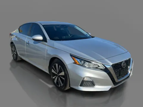 Another view of 2021 Nissan Altima 2.5 SV Sedan for sale in Saint Charles, MO at 5 Star Auto Plaza - St. Charles