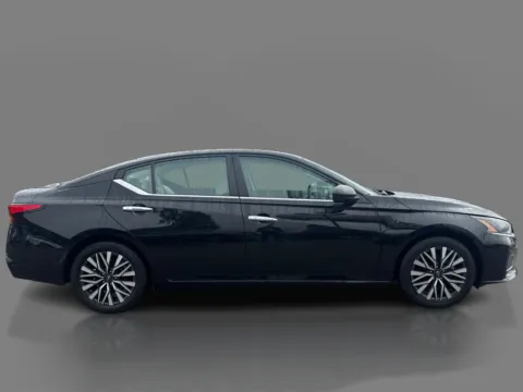 More photos of 2025 Nissan Altima SV FWD at 5 Star Auto Plaza - St. Charles, MO