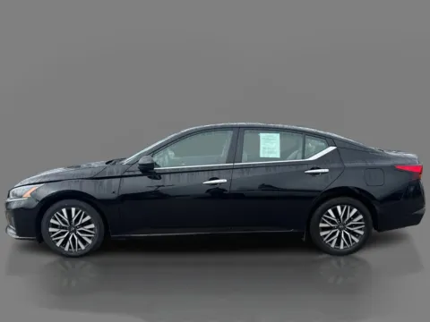 More photos of 2025 Nissan Altima SV FWD at 5 Star Auto Plaza - St. Charles, MO