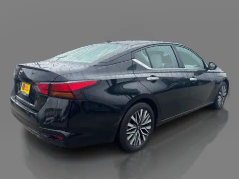 More photos of 2025 Nissan Altima SV FWD at 5 Star Auto Plaza - St. Charles, MO