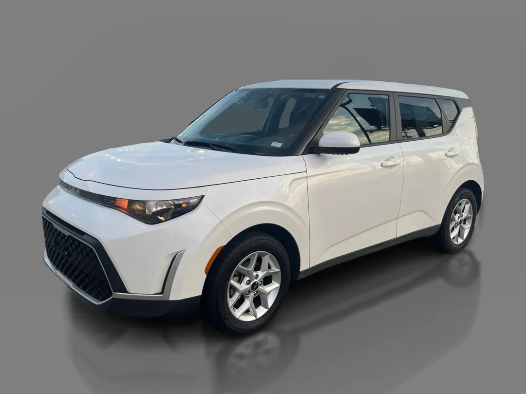 White 2025 Kia Soul LX IVT for sale in Saint Charles, MO