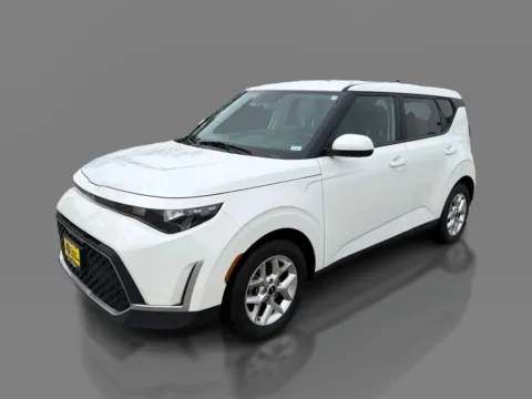 White 2024 Kia Soul LX IVT for sale in Saint Charles, MO