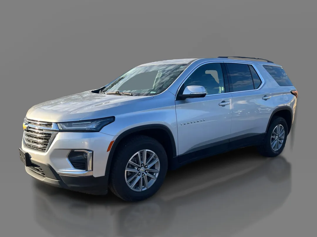 Silver 2022 Chevrolet Traverse FWD 4dr LT Cloth w/1LT for sale in Saint Charles, MO