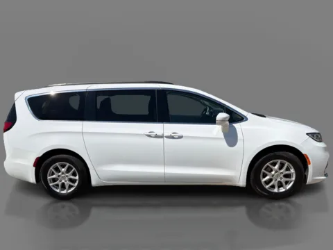 More photos of 2022 Chrysler Pacifica Touring L FWD at 5 Star Auto Plaza - St. Charles, MO