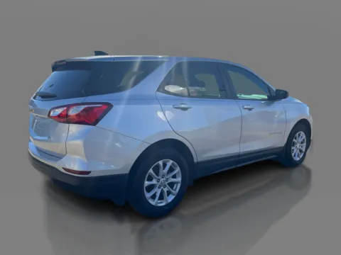 More photos of 2020 Chevrolet Equinox 4d SUV FWD LS w/1LS at 5 Star Auto Plaza - St. Charles, MO