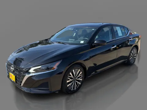Black 2023 Nissan Altima 2.5 SV Sedan for sale in Saint Charles, MO