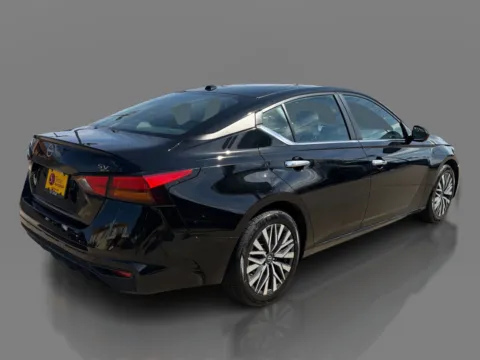 More photos of 2023 Nissan Altima 2.5 SV Sedan at 5 Star Auto Plaza - St. Charles, MO