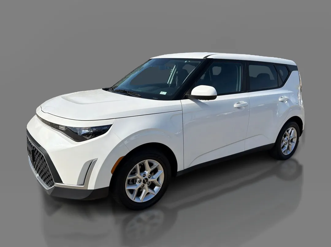 White 2024 Kia Soul LX IVT for sale in St. Louis, MO