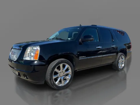 Black 2014 GMC Yukon XL 4d SUV 4WD Denali for sale in Saint Charles, MO