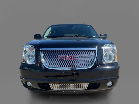 Photos of 2014 GMC Yukon XL 4d SUV 4WD Denali for sale in Saint Charles, MO at 5 Star Auto Plaza - St. Charles