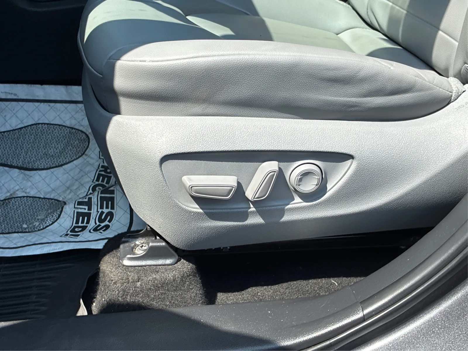 2023 Toyota Highlander XLE - Photo 18