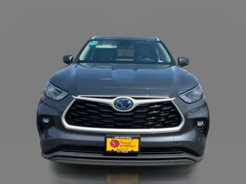 Photos of 2023 Toyota Highlander Hybrid XLE AWD for sale in Saint Charles, MO at 5 Star Auto Plaza - St. Charles