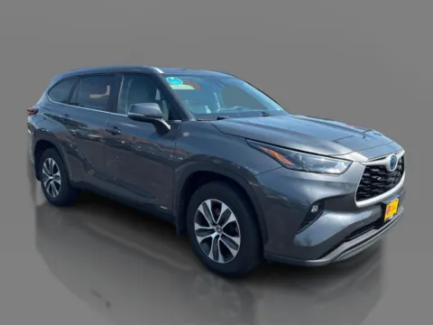 Another view of 2023 Toyota Highlander Hybrid XLE AWD for sale in Saint Charles, MO at 5 Star Auto Plaza - St. Charles
