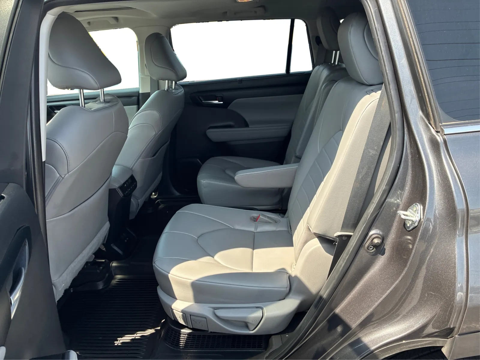 2023 Toyota Highlander XLE - Photo 10