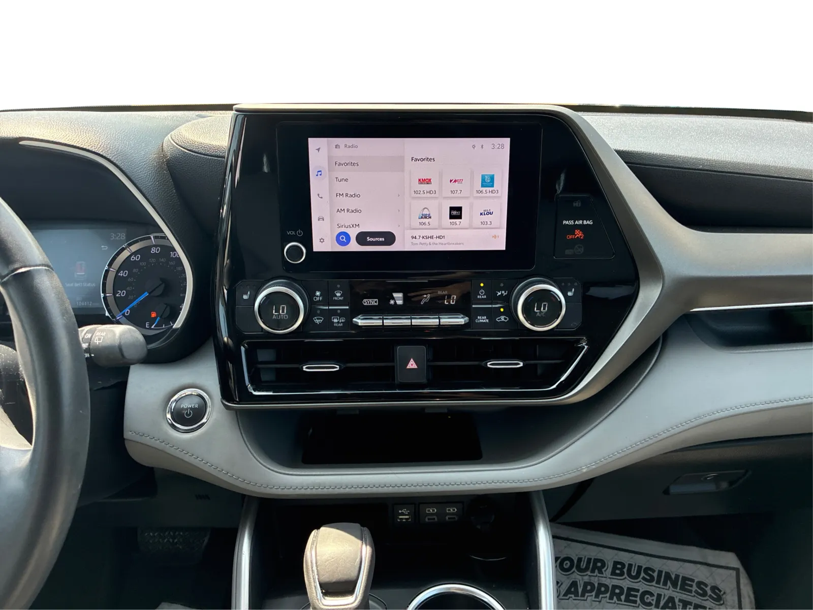 2023 Toyota Highlander XLE - Photo 13