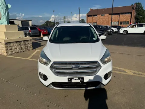 Photos of 2017 Ford Escape 4d SUV FWD SE for sale in Saint Charles, MO at 5 Star Auto Plaza - St. Charles