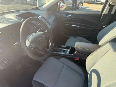 More photos of 2017 Ford Escape 4d SUV FWD SE at 5 Star Auto Plaza - St. Charles, MO