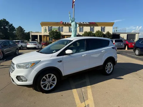 White 2017 Ford Escape 4d SUV FWD SE for sale in Saint Charles, MO