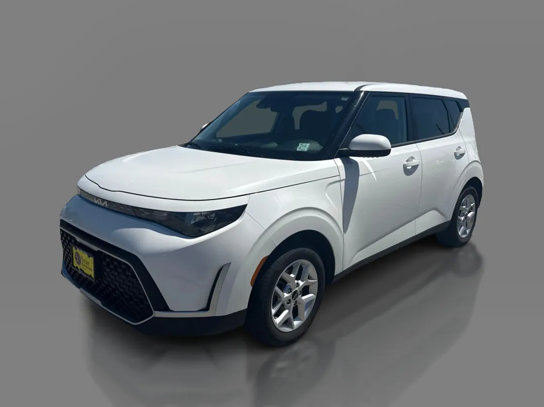 White 2025 Kia Soul LX IVT for sale in Saint Charles, MO