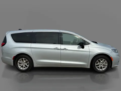 More photos of 2024 Chrysler Pacifica Touring L FWD at 5 Star Auto Plaza - St. Charles, MO