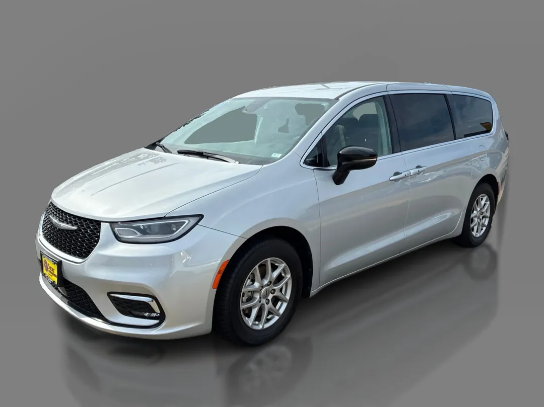 2024 Chrysler Pacifica Touring L's photo