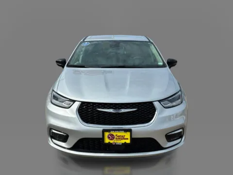 Photos of 2024 Chrysler Pacifica Touring L FWD for sale in Saint Charles, MO at 5 Star Auto Plaza - St. Charles