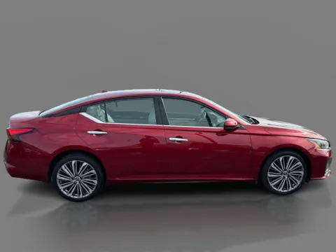 More photos of 2023 Nissan Altima 2.5 SL AWD Sedan at 5 Star Auto Plaza - St. Charles, MO