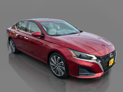 Another view of 2023 Nissan Altima 2.5 SL AWD Sedan for sale in Saint Charles, MO at 5 Star Auto Plaza - St. Charles