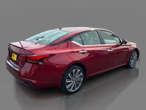 More photos of 2023 Nissan Altima 2.5 SL AWD Sedan at 5 Star Auto Plaza - St. Charles, MO
