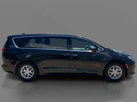 More photos of 2022 Chrysler Voyager LX FWD at 5 Star Auto Plaza - St. Charles, MO
